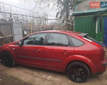 Красный Форд Фокус, объемом двигателя 1.6 л и пробегом 145 тыс. км за 4800 $, фото 1 на Automoto.ua