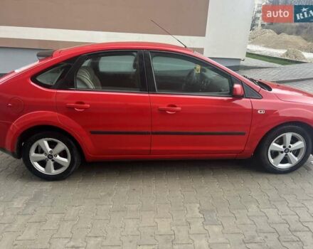 Красный Форд Фокус, объемом двигателя 1.6 л и пробегом 305 тыс. км за 4200 $, фото 1 на Automoto.ua