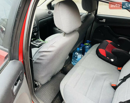 Красный Форд Фокус, объемом двигателя 1.6 л и пробегом 227 тыс. км за 5200 $, фото 3 на Automoto.ua