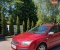 Красный Форд Фокус, объемом двигателя 1.6 л и пробегом 353 тыс. км за 2950 $, фото 1 на Automoto.ua