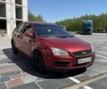 Красный Форд Фокус, объемом двигателя 1.6 л и пробегом 320 тыс. км за 2999 $, фото 1 на Automoto.ua