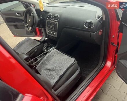 Красный Форд Фокус, объемом двигателя 1.6 л и пробегом 305 тыс. км за 4200 $, фото 11 на Automoto.ua