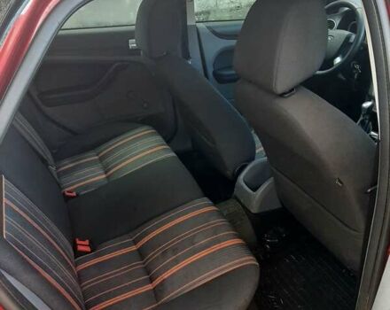 Красный Форд Фокус, объемом двигателя 1.6 л и пробегом 170 тыс. км за 4700 $, фото 3 на Automoto.ua