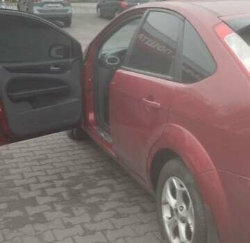 Красный Форд Фокус, объемом двигателя 1.6 л и пробегом 252 тыс. км за 5000 $, фото 2 на Automoto.ua