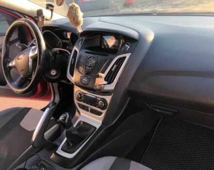 Красный Форд Фокус, объемом двигателя 1.6 л и пробегом 263 тыс. км за 6850 $, фото 6 на Automoto.ua