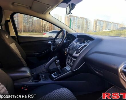 Красный Форд Фокус, объемом двигателя 1 л и пробегом 140 тыс. км за 7000 $, фото 10 на Automoto.ua