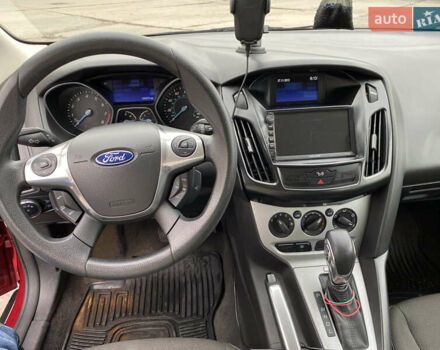 Красный Форд Фокус, объемом двигателя 2 л и пробегом 125 тыс. км за 7500 $, фото 5 на Automoto.ua