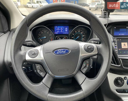 Красный Форд Фокус, объемом двигателя 2 л и пробегом 125 тыс. км за 7500 $, фото 9 на Automoto.ua