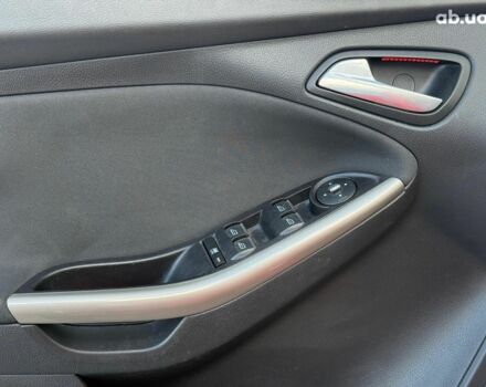 Красный Форд Фокус, объемом двигателя 2 л и пробегом 161 тыс. км за 7990 $, фото 15 на Automoto.ua