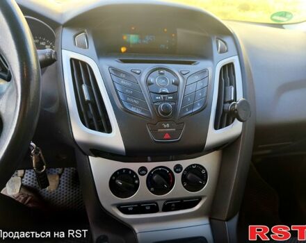 Красный Форд Фокус, объемом двигателя 1 л и пробегом 140 тыс. км за 7000 $, фото 2 на Automoto.ua