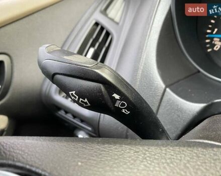 Форд Фокус 2012 у Хмельницькому на Automoto.ua Червоний Форд Фокус, об'ємом двигуна 2 л та пробігом 322 тис. км за 5800 $, фото 16 на Automoto.ua