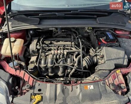 Красный Форд Фокус, объемом двигателя 1.6 л и пробегом 149 тыс. км за 6800 $, фото 9 на Automoto.ua