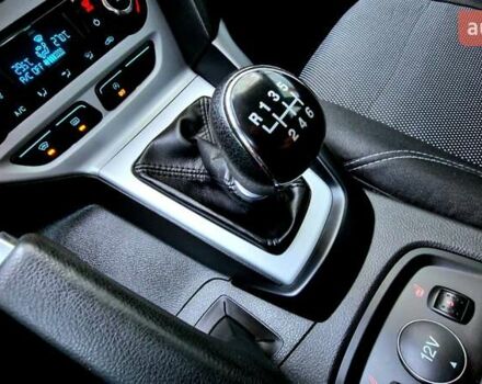 Форд Фокус 2013 в Харькове на Automoto.ua Красный Форд Фокус, объемом двигателя 1 л и пробегом 85 тыс. км за 8470 $, фото 73 на Automoto.ua