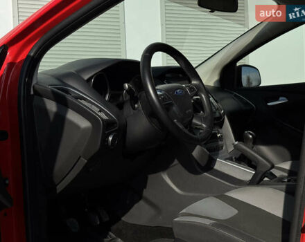Червоний Форд Фокус, об'ємом двигуна 1 л та пробігом 160 тис. км за 6500 $, фото 17 на Automoto.ua