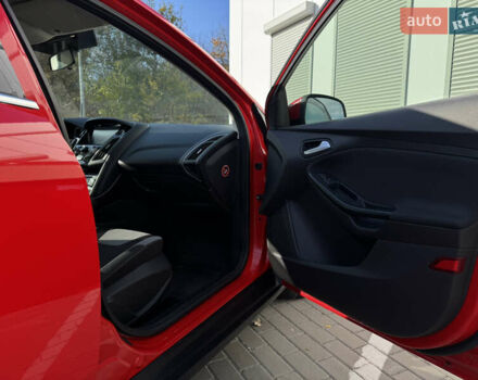 Червоний Форд Фокус, об'ємом двигуна 1 л та пробігом 160 тис. км за 6500 $, фото 11 на Automoto.ua