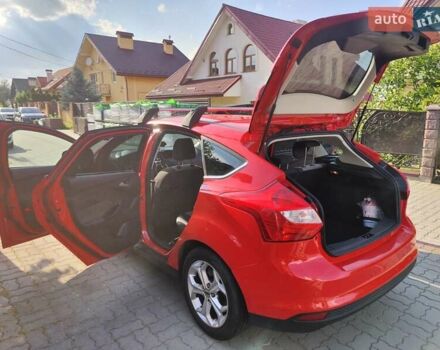 Красный Форд Фокус, объемом двигателя 1 л и пробегом 122 тыс. км за 6500 $, фото 2 на Automoto.ua