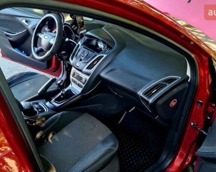 Форд Фокус 2013 в Харькове на Automoto.ua Красный Форд Фокус, объемом двигателя 1 л и пробегом 85 тыс. км за 8470 $, фото 65 на Automoto.ua