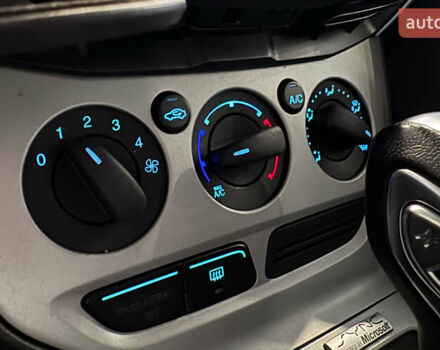 Червоний Форд Фокус, об'ємом двигуна 2 л та пробігом 171 тис. км за 8599 $, фото 14 на Automoto.ua