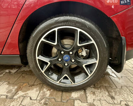 Красный Форд Фокус, объемом двигателя 2 л и пробегом 115 тыс. км за 8600 $, фото 5 на Automoto.ua