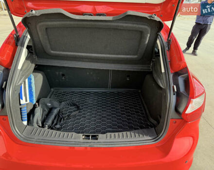 Красный Форд Фокус, объемом двигателя 1 л и пробегом 209 тыс. км за 6700 $, фото 13 на Automoto.ua