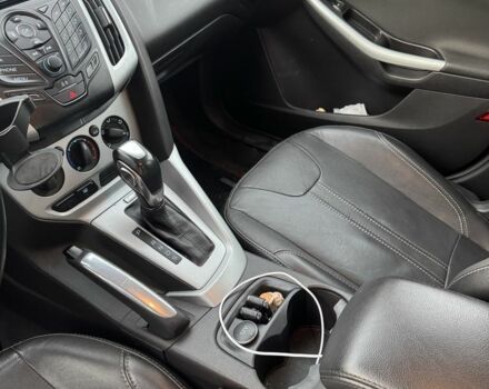 Красный Форд Фокус, объемом двигателя 2 л и пробегом 171 тыс. км за 8300 $, фото 4 на Automoto.ua