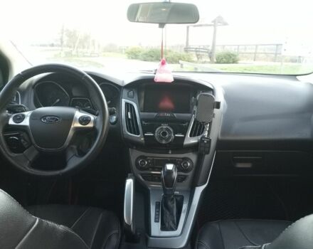 Красный Форд Фокус, объемом двигателя 2 л и пробегом 120 тыс. км за 8000 $, фото 5 на Automoto.ua