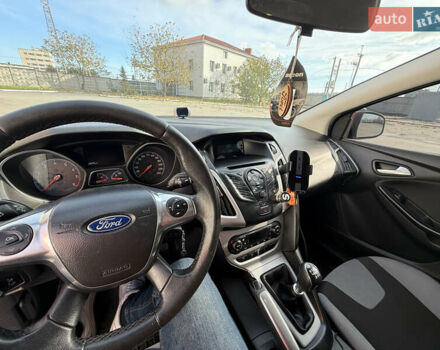 Красный Форд Фокус, объемом двигателя 1 л и пробегом 209 тыс. км за 6700 $, фото 2 на Automoto.ua