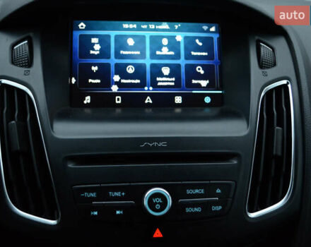 Красный Форд Фокус, объемом двигателя 2 л и пробегом 189 тыс. км за 8500 $, фото 10 на Automoto.ua