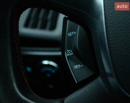 Красный Форд Фокус, объемом двигателя 2 л и пробегом 189 тыс. км за 8500 $, фото 17 на Automoto.ua