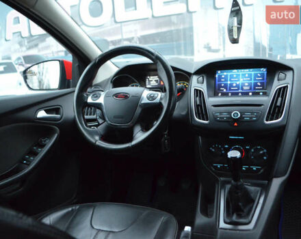 Красный Форд Фокус, объемом двигателя 2 л и пробегом 189 тыс. км за 8500 $, фото 9 на Automoto.ua