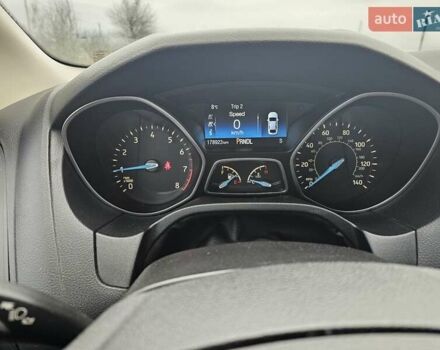 Червоний Форд Фокус, об'ємом двигуна 2 л та пробігом 178 тис. км за 8500 $, фото 3 на Automoto.ua