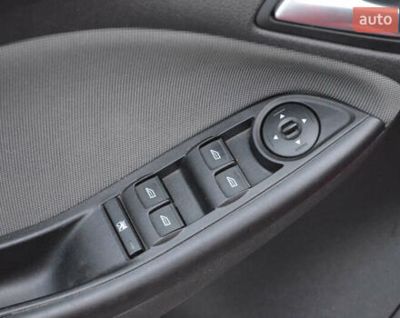 Красный Форд Фокус, объемом двигателя 2 л и пробегом 189 тыс. км за 8500 $, фото 19 на Automoto.ua