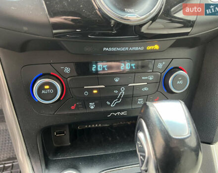 Червоний Форд Фокус, об'ємом двигуна 2 л та пробігом 219 тис. км за 8500 $, фото 20 на Automoto.ua