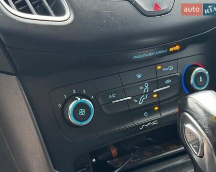 Червоний Форд Фокус, об'ємом двигуна 2 л та пробігом 106 тис. км за 8990 $, фото 13 на Automoto.ua