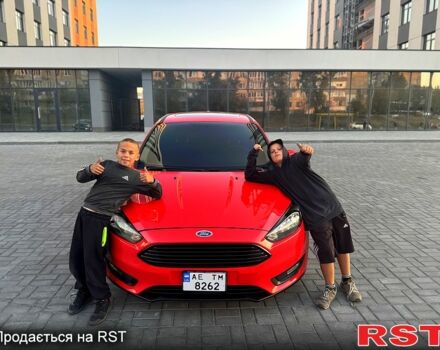 Форд Фокус 2015 у Дніпро (Дніпропетровську) на Automoto.ua Червоний Форд Фокус, об'ємом двигуна 2 л та пробігом 102 тис. км за 8500 $, фото 4 на Automoto.ua