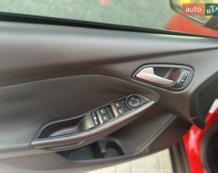 Форд Фокус 2015 в Днепре (Днепропетровске) на Automoto.ua Красный Форд Фокус, объемом двигателя 2 л и пробегом 102 тыс. км за 8500 $, фото 17 на Automoto.ua