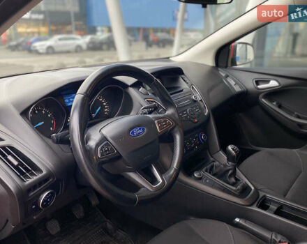 Красный Форд Фокус, объемом двигателя 1 л и пробегом 140 тыс. км за 6900 $, фото 15 на Automoto.ua