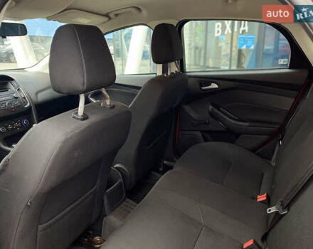 Красный Форд Фокус, объемом двигателя 1 л и пробегом 140 тыс. км за 6900 $, фото 17 на Automoto.ua