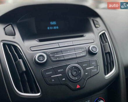 Красный Форд Фокус, объемом двигателя 1 л и пробегом 140 тыс. км за 6990 $, фото 13 на Automoto.ua