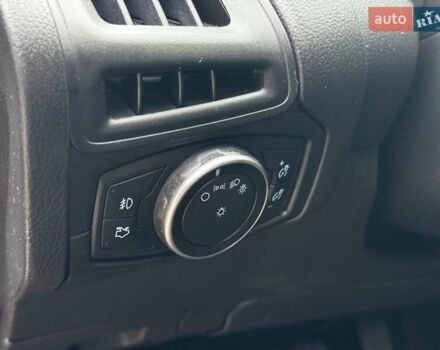 Червоний Форд Фокус, об'ємом двигуна 2 л та пробігом 106 тис. км за 8990 $, фото 11 на Automoto.ua