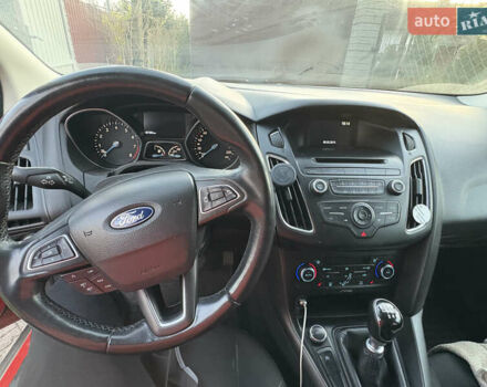 Красный Форд Фокус, объемом двигателя 1 л и пробегом 97 тыс. км за 9300 $, фото 9 на Automoto.ua