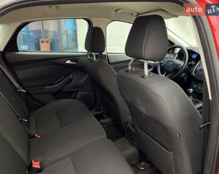 Красный Форд Фокус, объемом двигателя 1 л и пробегом 140 тыс. км за 6900 $, фото 23 на Automoto.ua