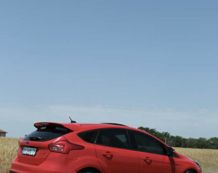 Красный Форд Фокус, объемом двигателя 2 л и пробегом 161 тыс. км за 12300 $, фото 4 на Automoto.ua