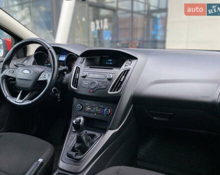 Красный Форд Фокус, объемом двигателя 1 л и пробегом 140 тыс. км за 6900 $, фото 11 на Automoto.ua