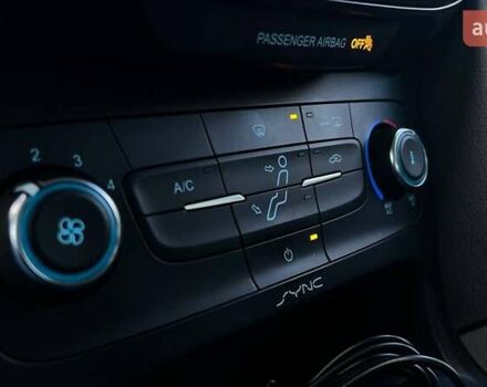 Червоний Форд Фокус, об'ємом двигуна 2 л та пробігом 286 тис. км за 9500 $, фото 20 на Automoto.ua