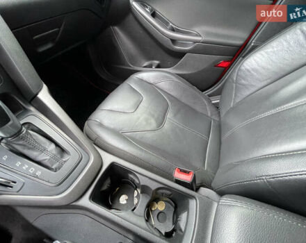 Красный Форд Фокус, объемом двигателя 2 л и пробегом 197 тыс. км за 8500 $, фото 13 на Automoto.ua