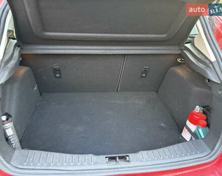 Красный Форд Фокус, объемом двигателя 1 л и пробегом 97 тыс. км за 9300 $, фото 7 на Automoto.ua