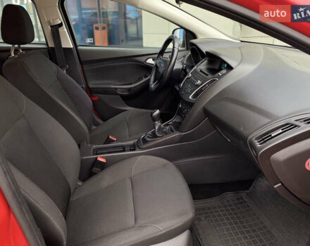 Красный Форд Фокус, объемом двигателя 1 л и пробегом 140 тыс. км за 6500 $, фото 22 на Automoto.ua