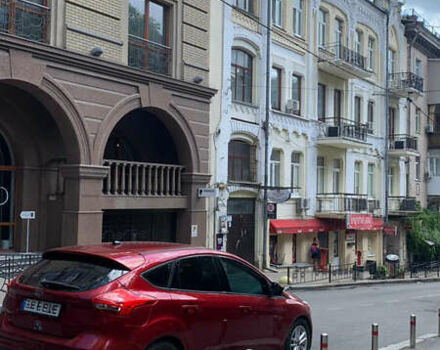 Красный Форд Фокус, объемом двигателя 2 л и пробегом 153 тыс. км за 7600 $, фото 2 на Automoto.ua