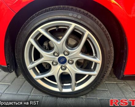 Форд Фокус 2015 у Дніпро (Дніпропетровську) на Automoto.ua Червоний Форд Фокус, об'ємом двигуна 2 л та пробігом 102 тис. км за 8500 $, фото 8 на Automoto.ua